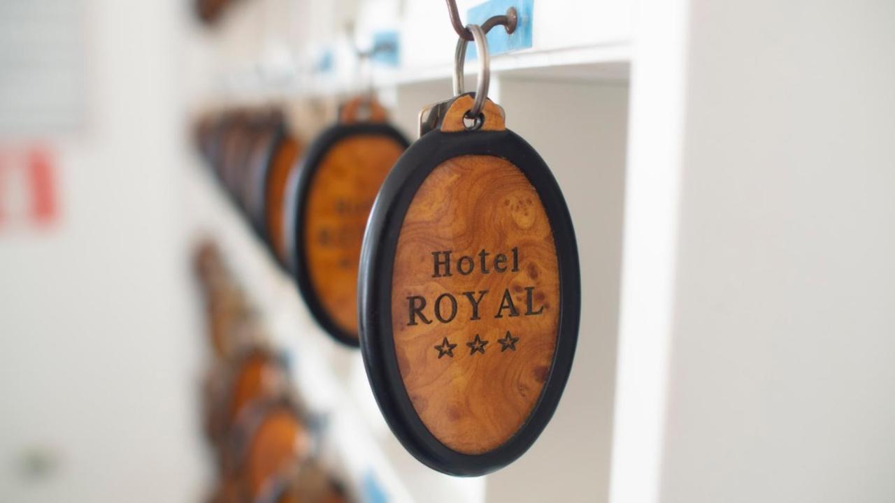 ג'וליאנובה Hotel Royal מראה חיצוני תמונה