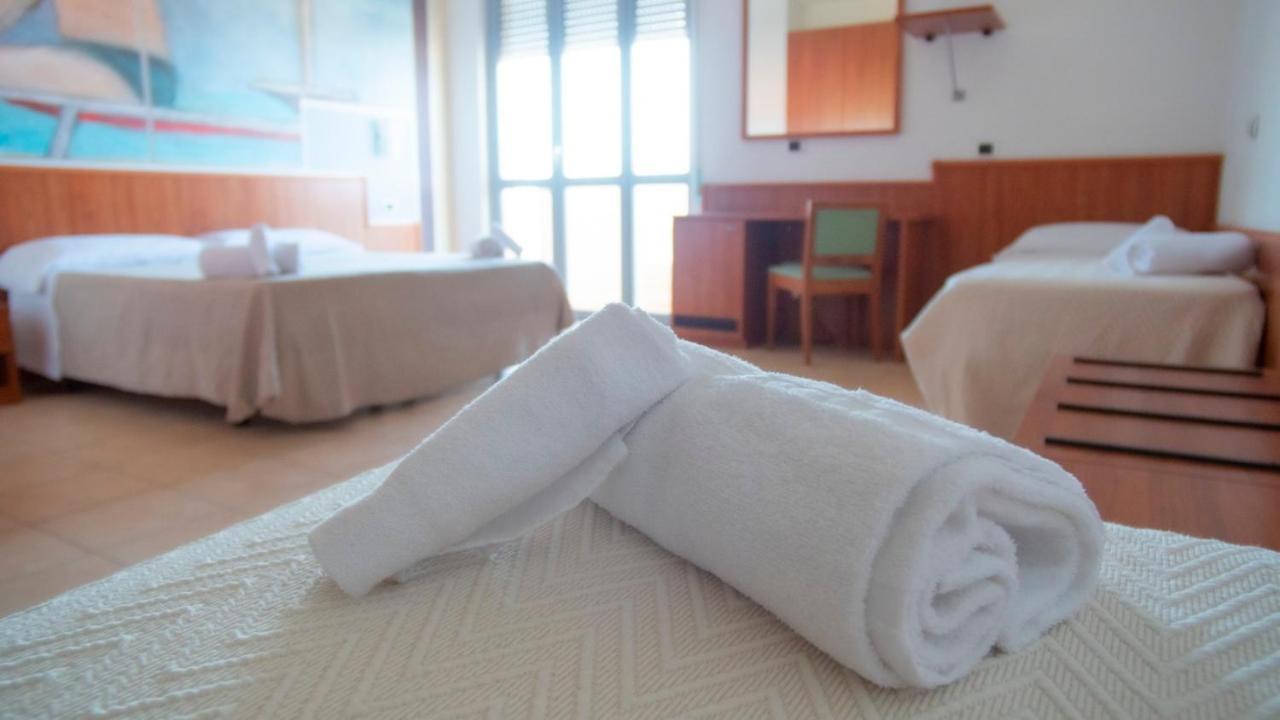ג'וליאנובה Hotel Royal מראה חיצוני תמונה