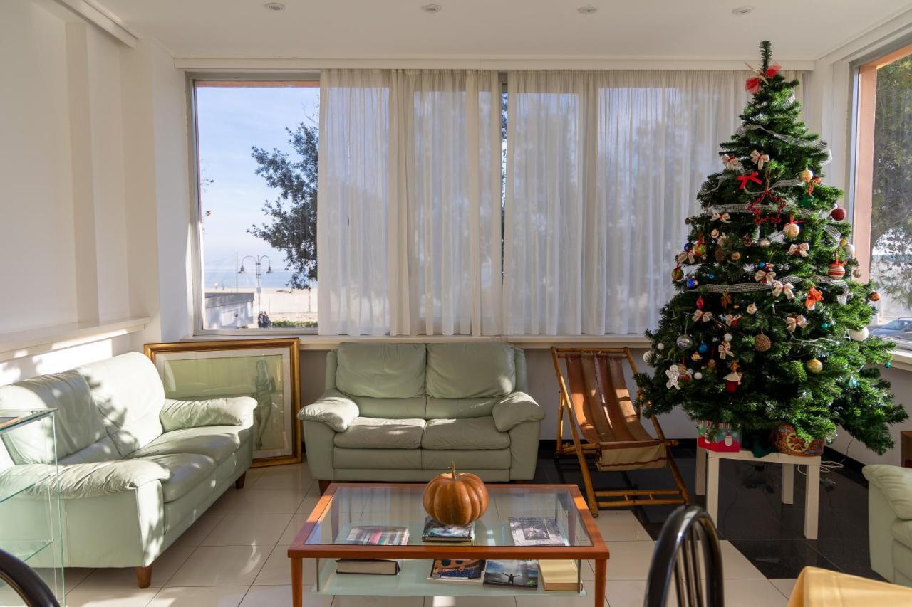 ג'וליאנובה Hotel Royal מראה חיצוני תמונה