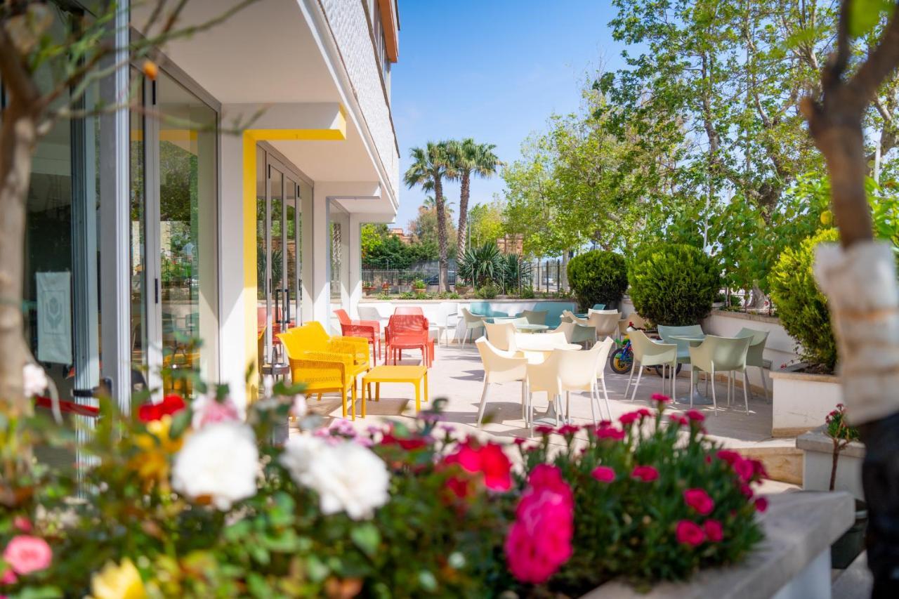 ג'וליאנובה Hotel Royal מראה חיצוני תמונה