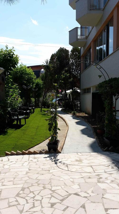ג'וליאנובה Hotel Royal מראה חיצוני תמונה